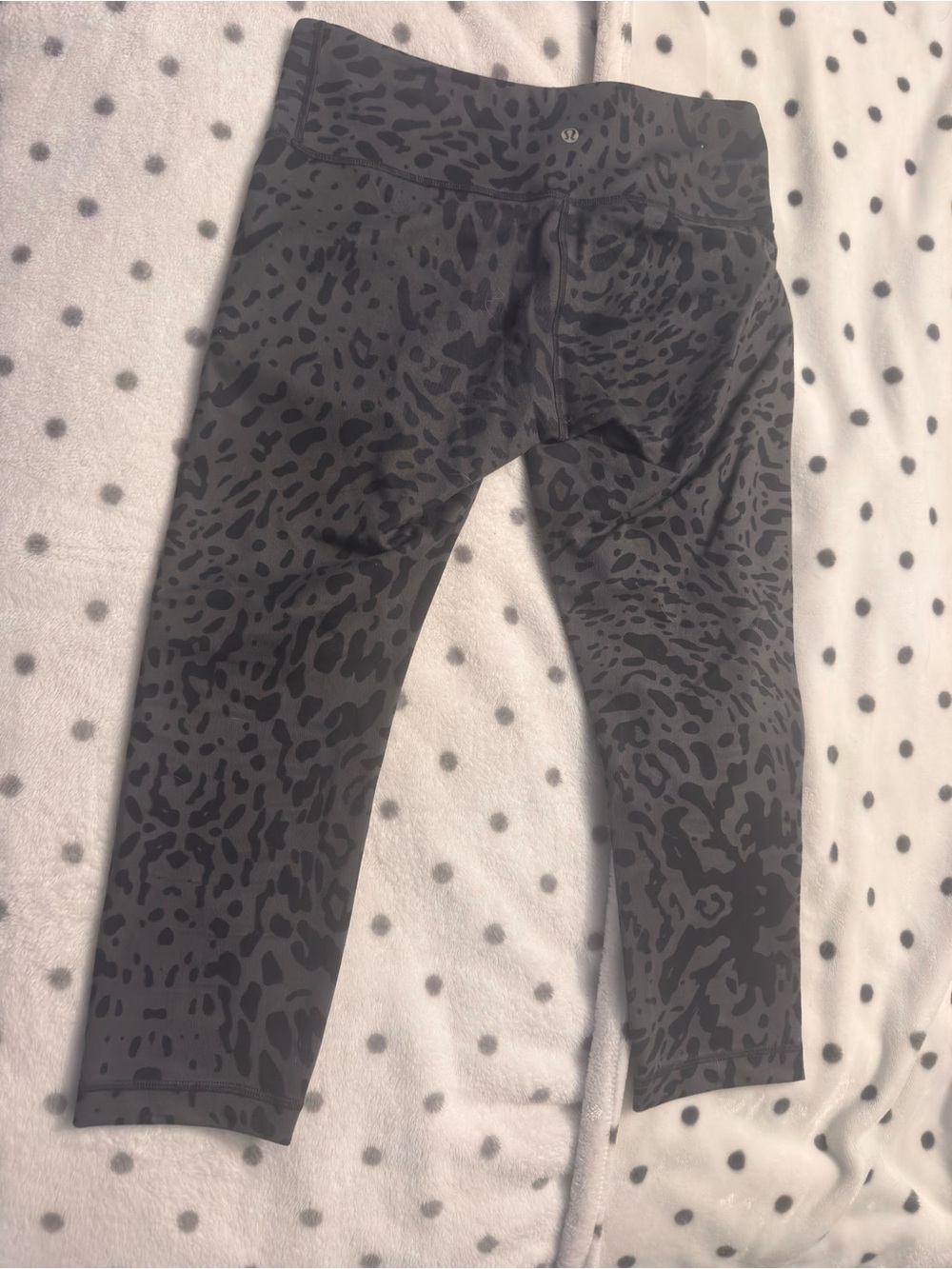 Lululemon Wunder Under crops size 8